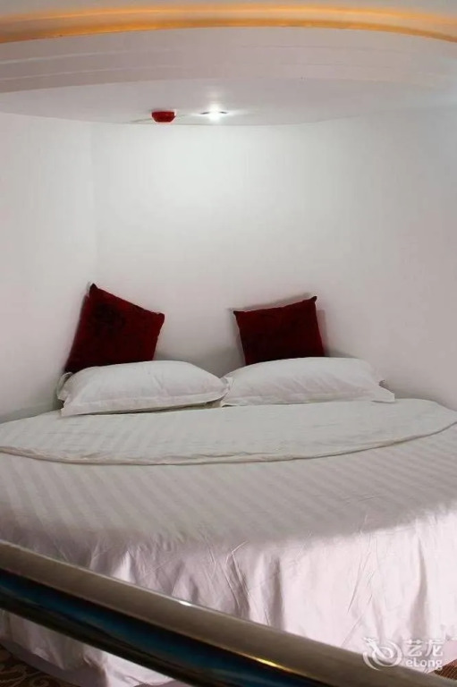 Qingdao Sweet Space Business Hotel