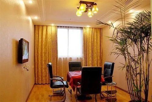Super 8 Collection Hotel (Chongzhou Government Center Square)