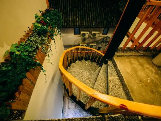 Huatian Yueshe Inn (Lijiang Chanmian)