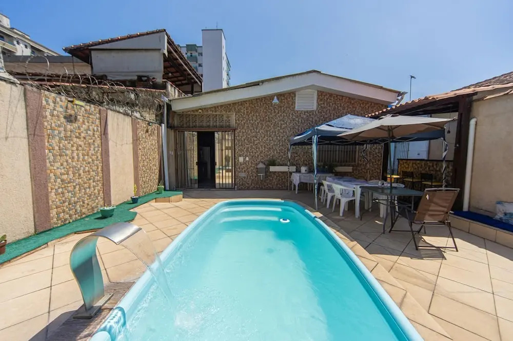 Casa com Piscina a 600m da Praia da Guilhermina