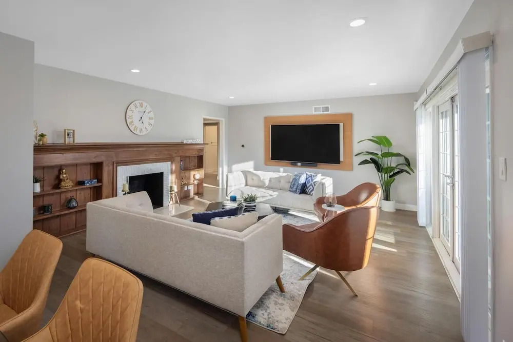Hidden Valley Pl - 90210 Villa With Canyon Views and a Large Private Backyard