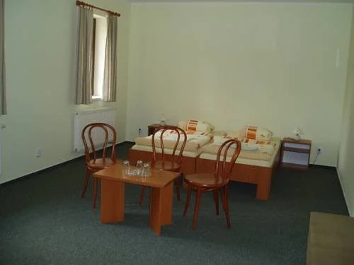 Česká Hospoda - hlavní budova s restaurací, Depandance 1, Depandance 2