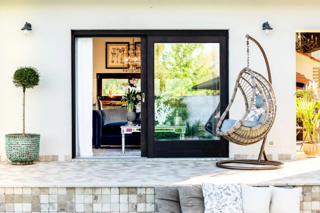The Luxury Beach Villa