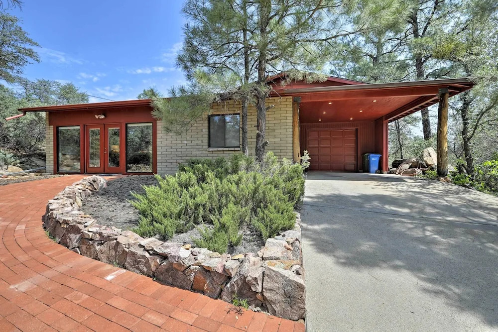 2 Mi to Courthouse Plaza: Prescott Cottage
