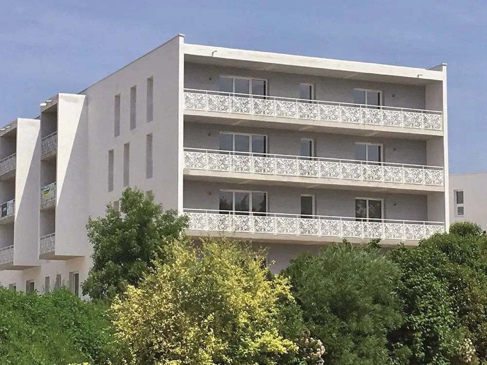 Modern apartment with a balcony located 500m from a spa town