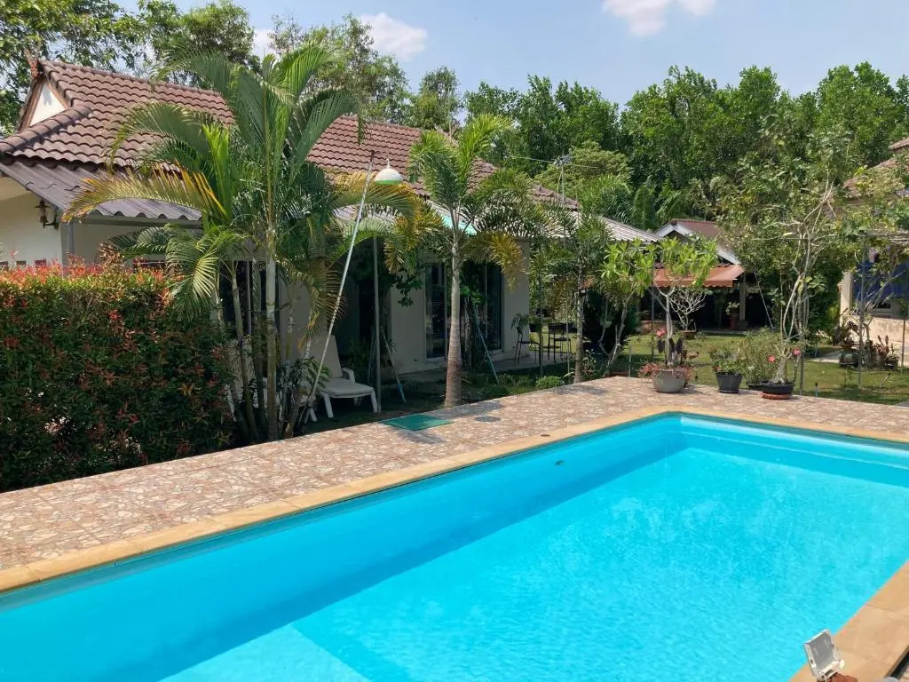 Vacation House with tropical garden and private pool