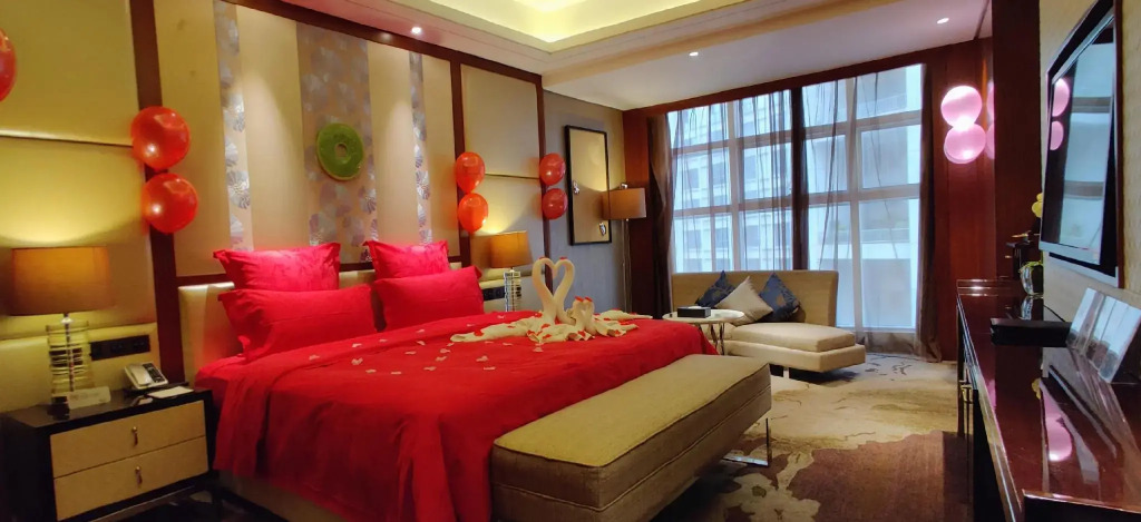 Guolong Hotel