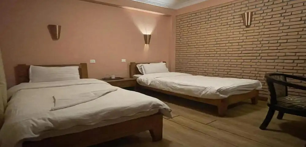 MeroStay 101 Hotel Valley View Inn