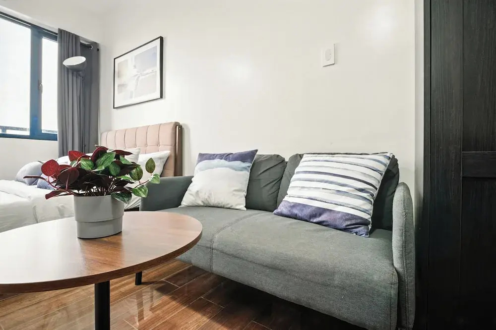 Room-makati Penthouse Studio With City V