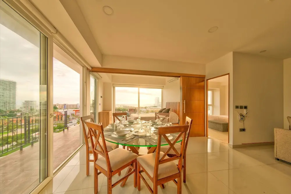 Spectacular Beach And Mountain View Condo - 5 Min From The Beach