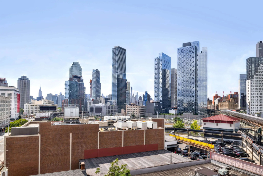 Days Inn - Long Island City