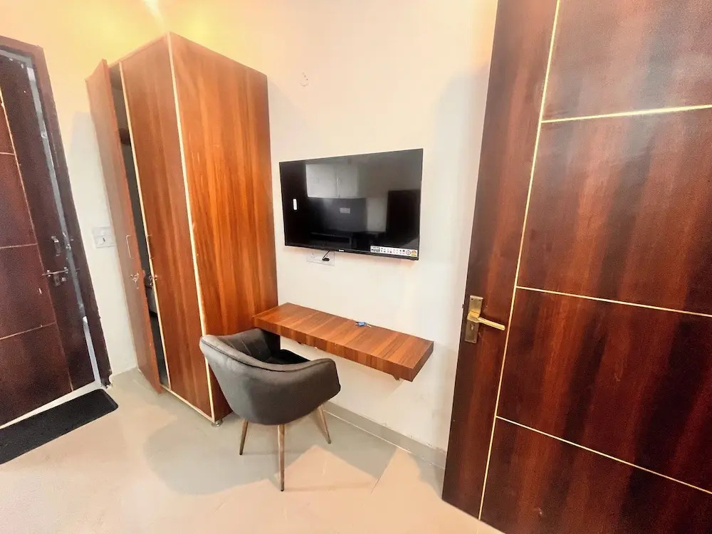 Apna Homes Stay and Hotel I Gurugram
