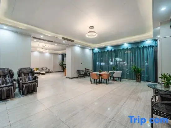 Wuchuan Qitian Hotel
