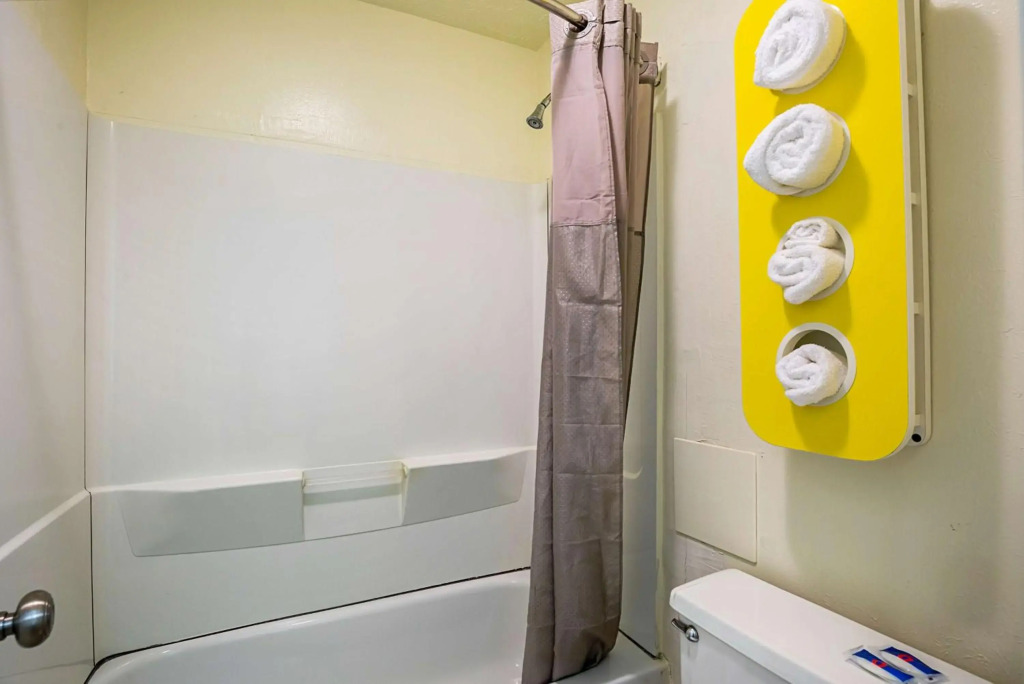 Motel 6-Madisonville, TX