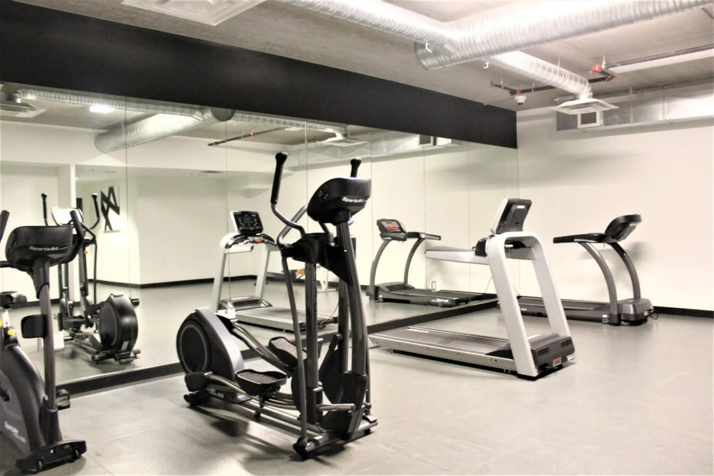 Luxury skyline condo in downtown FREE 24/7 parking