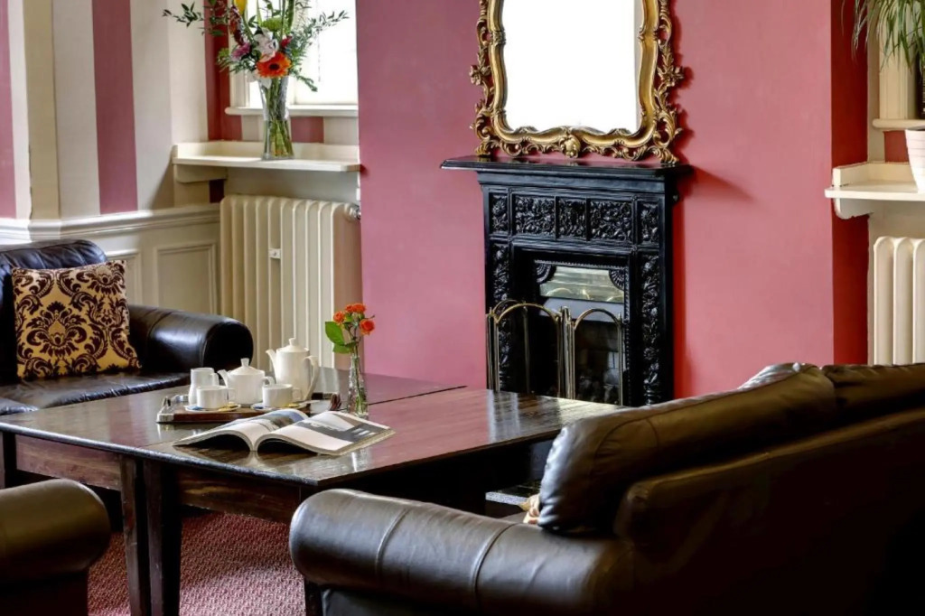 Broadfield Park Hotel by Belvilla
