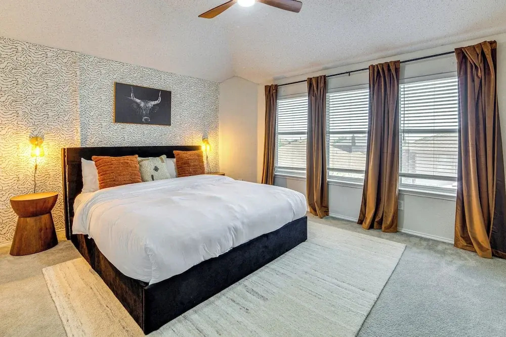 Group-friendly Grand Prairie Home w/ Perks!