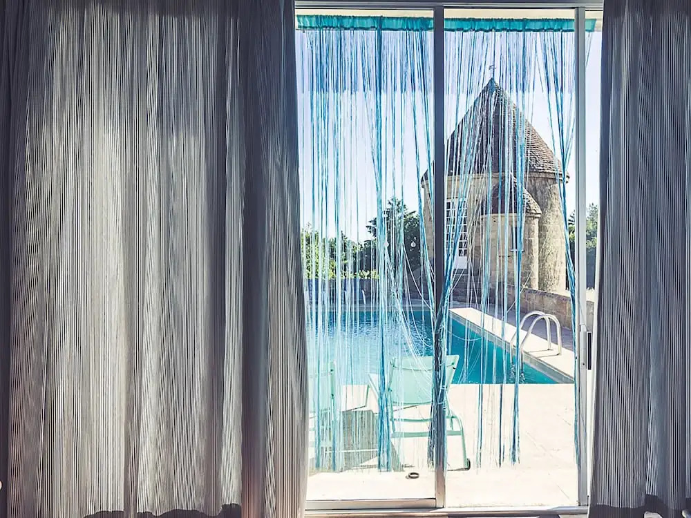 Gorgeous Manor With Private Heated Swimming Pool, in the Heart of an oak Forest