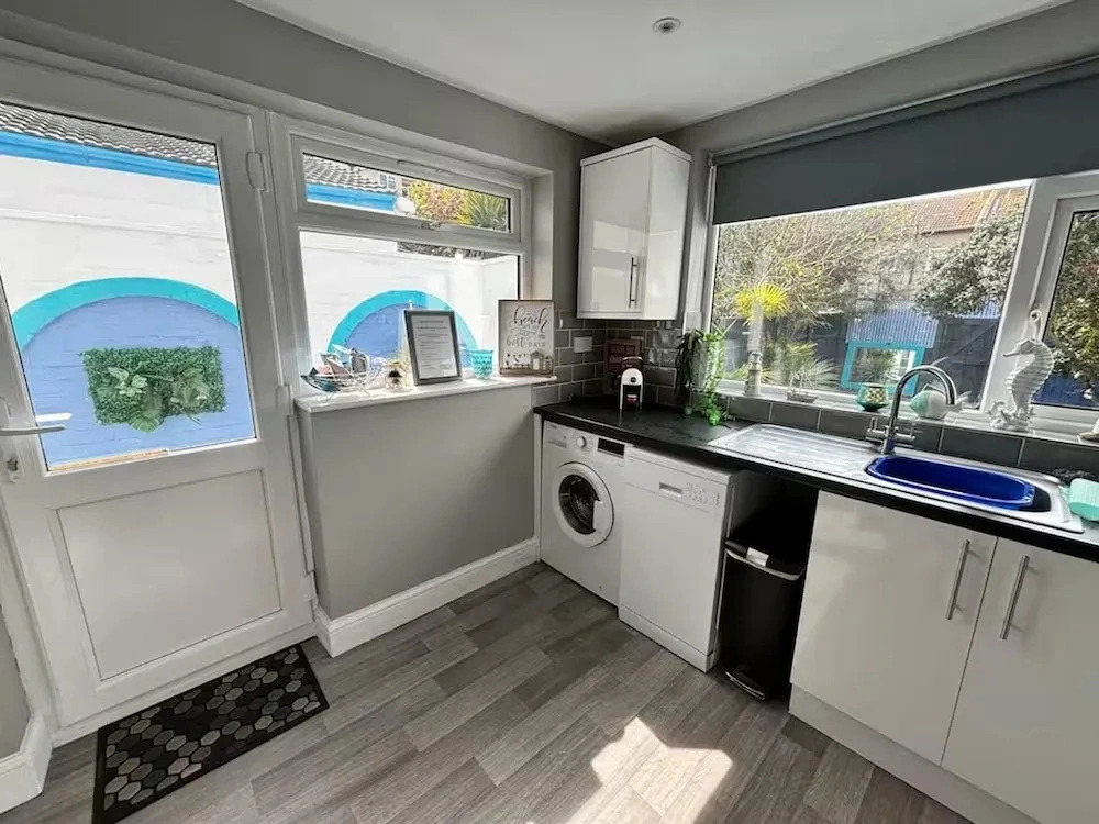 Coastal House Opposite Beach Sleeps 6 Pet Friendly