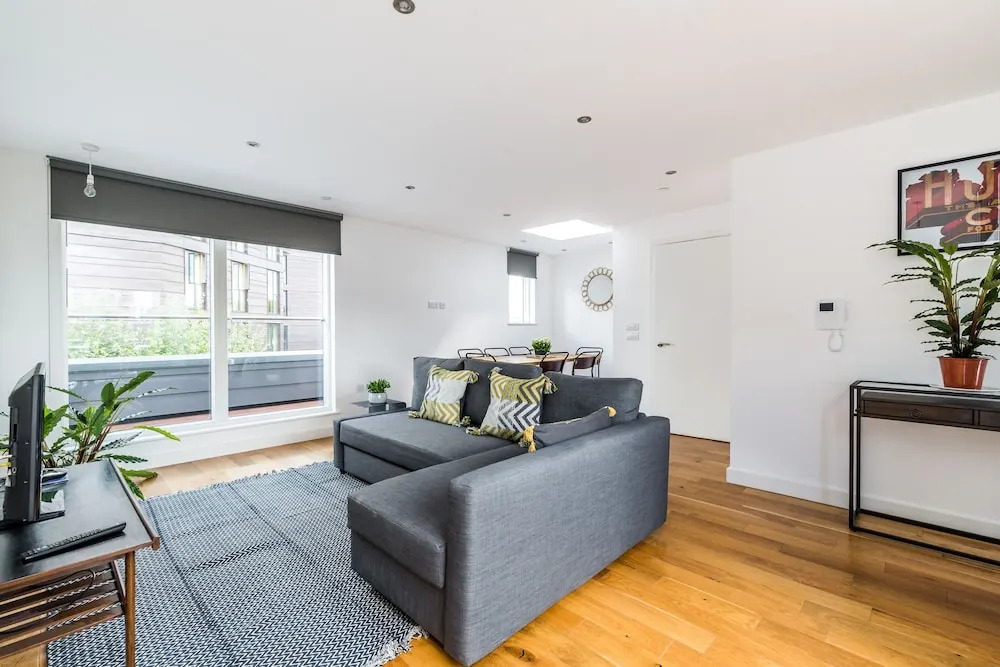 Stylish 3 Bedroom Flat With Balcony Shoreditch