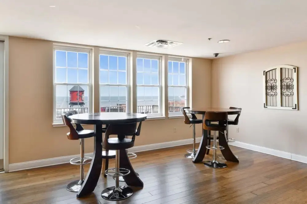 Bluebird Suites at the Warehouse District