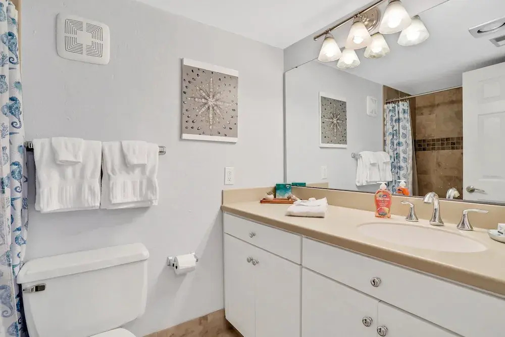 Oceanfront Condo With Direct Beach Access, Pool, Balcony, Grilling Area, & AC