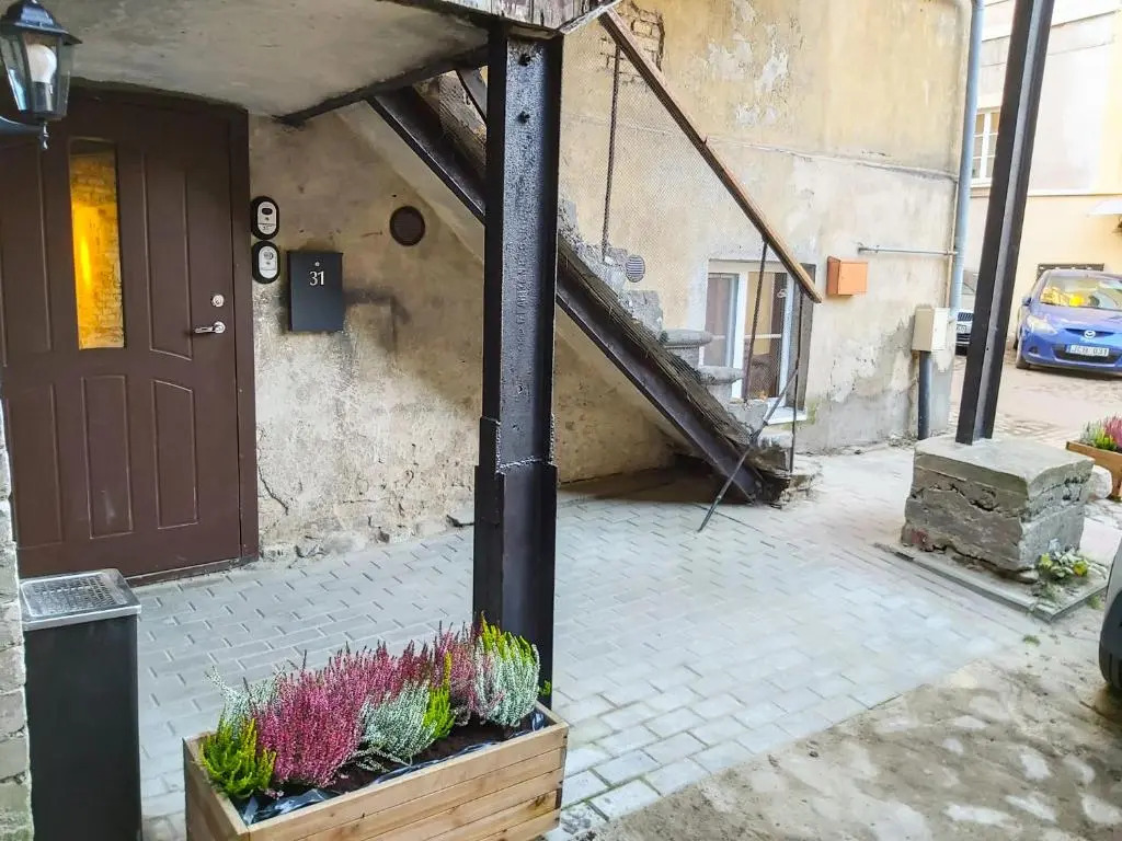 UNESCO Hidden Arches – Restored 3 Bedroom Apartment in the Historic Pilies St.