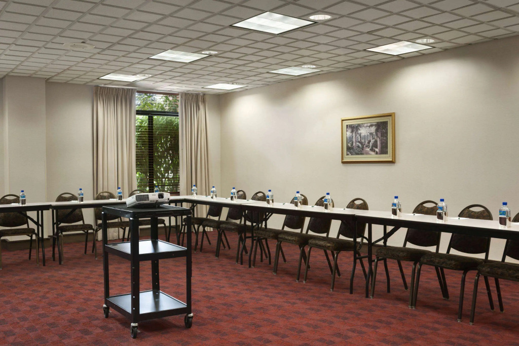 Wingate by Wyndham Chicago Schaumburg