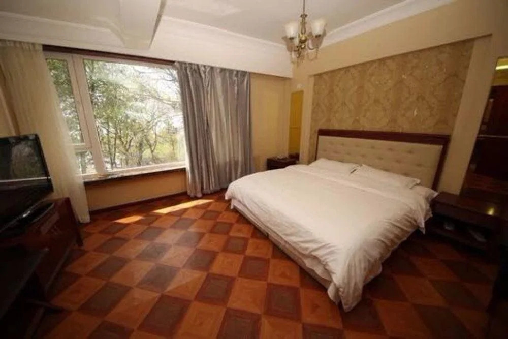 Yanwoling Garden Hotel