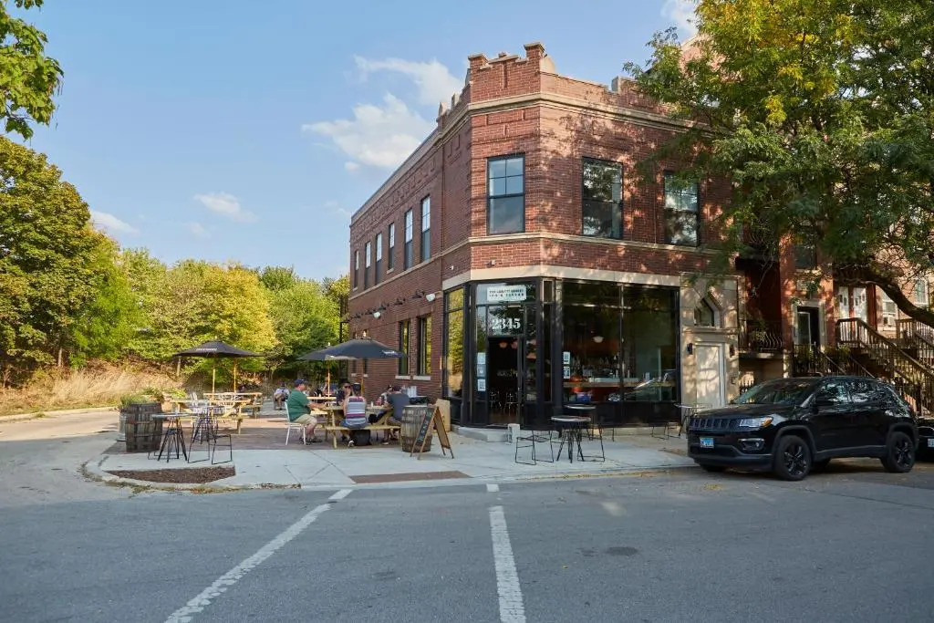 The Leavitt Street Inn and Tavern