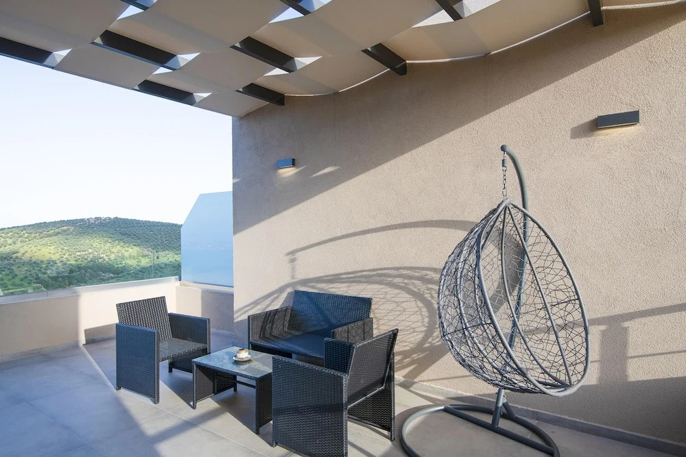 Serenity Suites Sea View 4