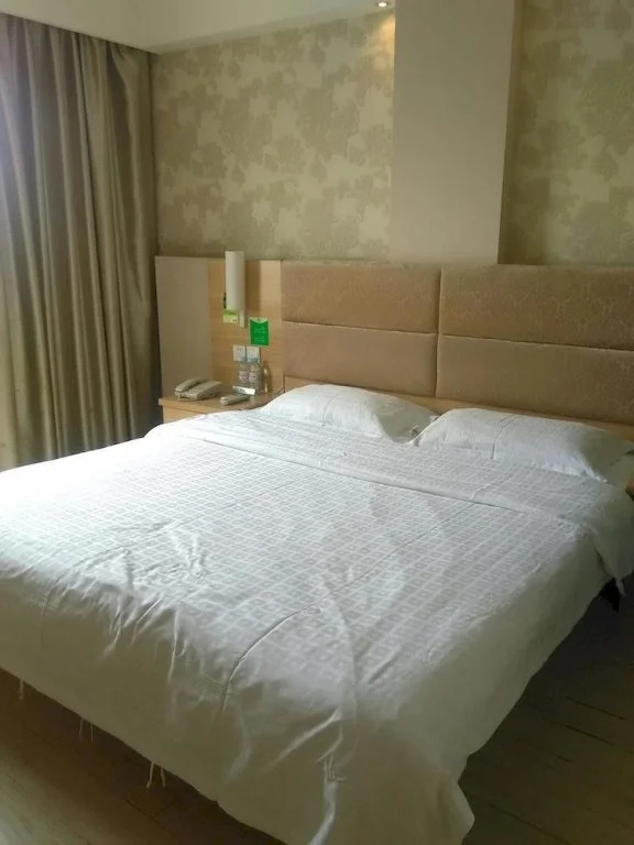 Yulin Jingtong Business Hotel