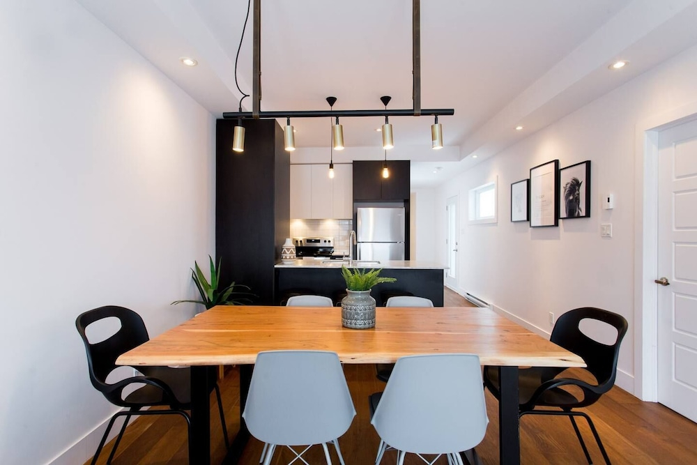 Spacious 2 Bedroom Condo in Little Italy