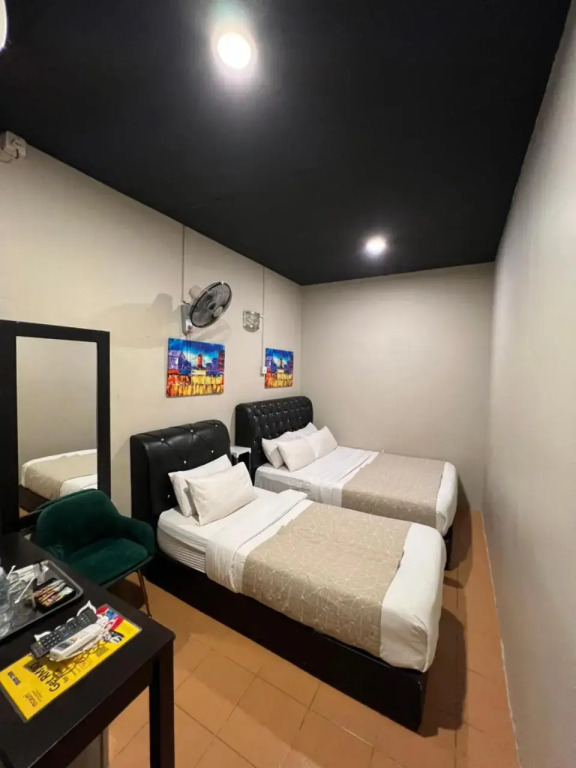 Ghazrins Garuda Hotel