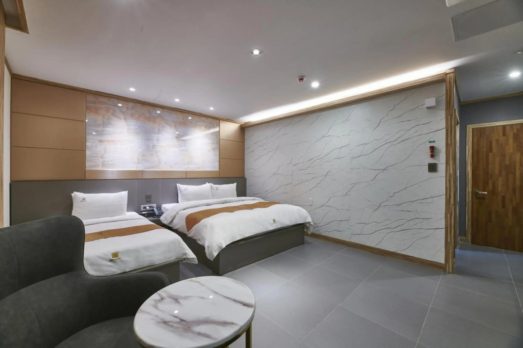Aura Tourist Hotel