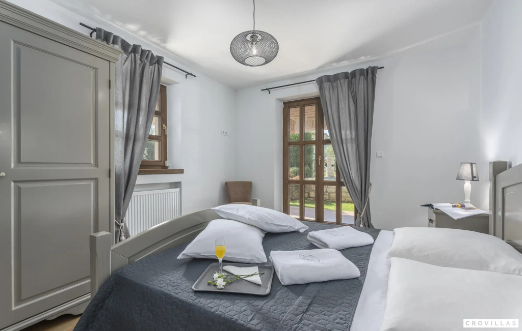 Rustica in Visnjan with 5 bedrooms and 1 bathrooms
