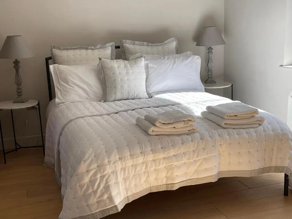 Studio Acorn private parking and garden