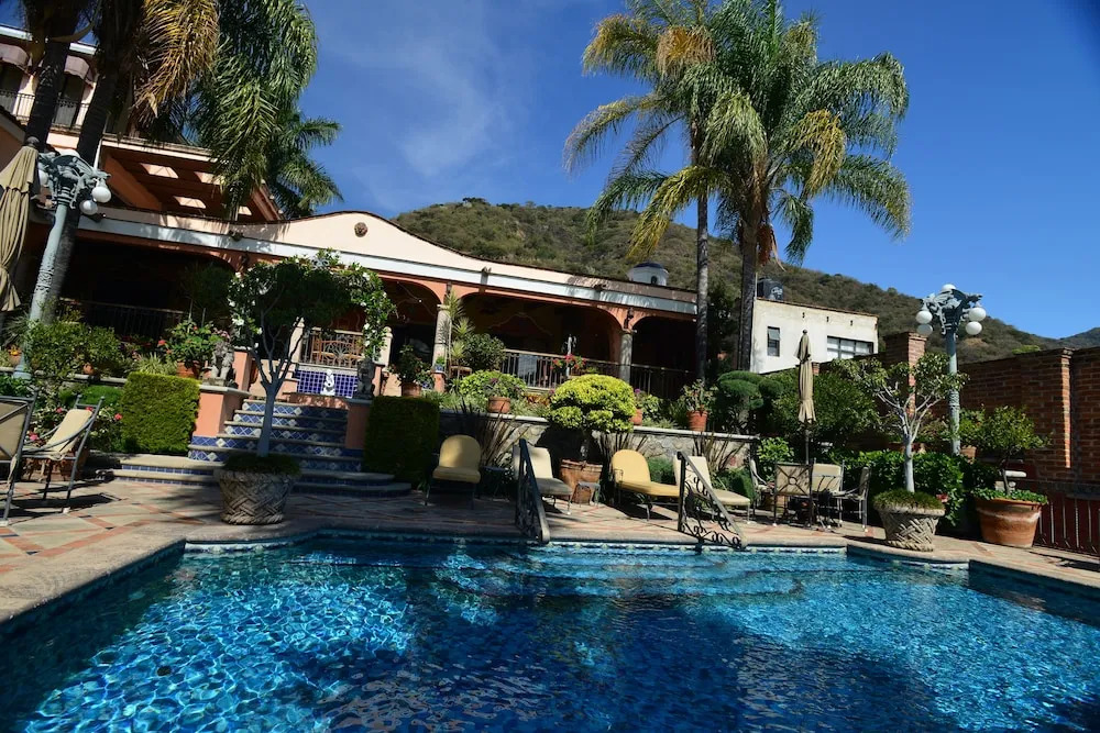Casa Tres Leones