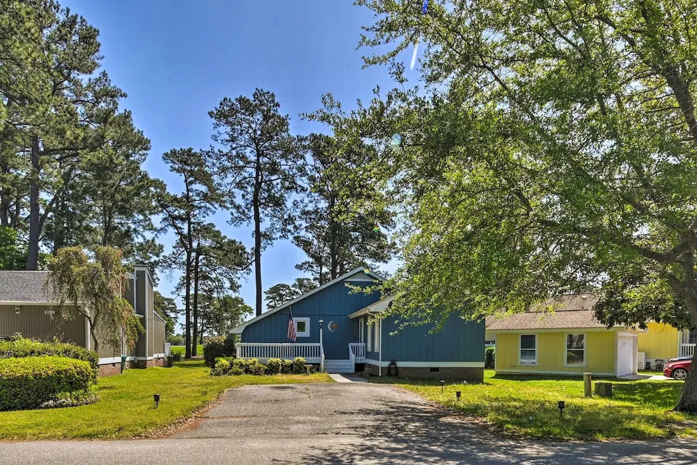 2 Mi to Beach: Myrtle Beach Golf Course Escape!
