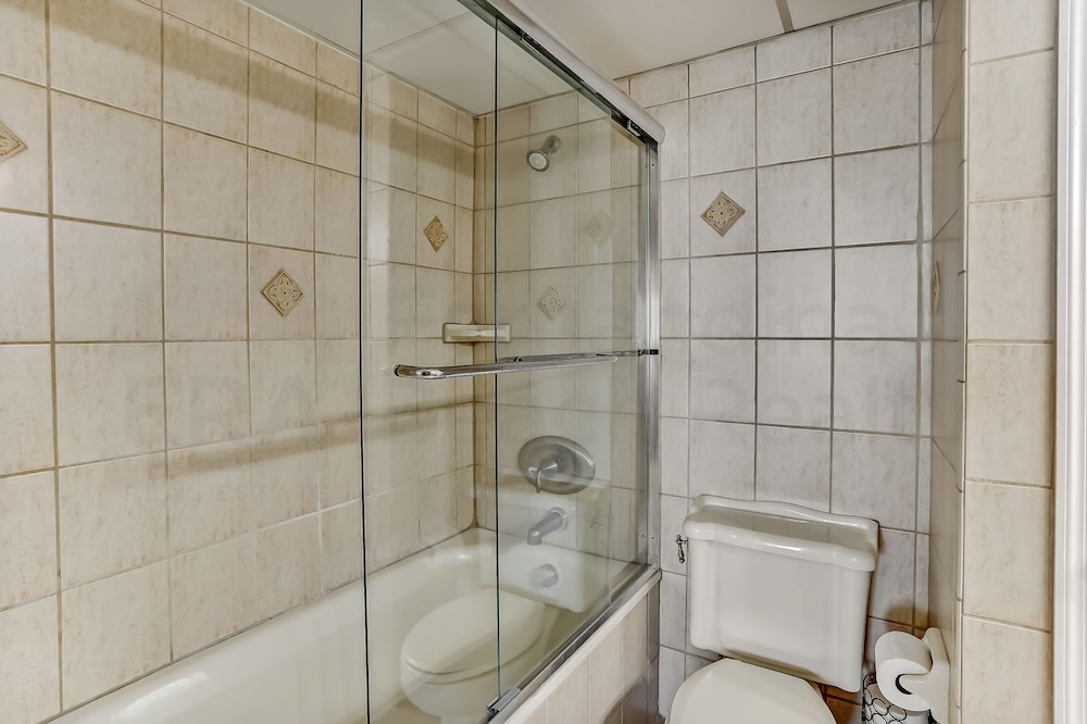 6th Floor, Updated and Beautiful! Oceanfront Condo With Balcony, Fishing Pier