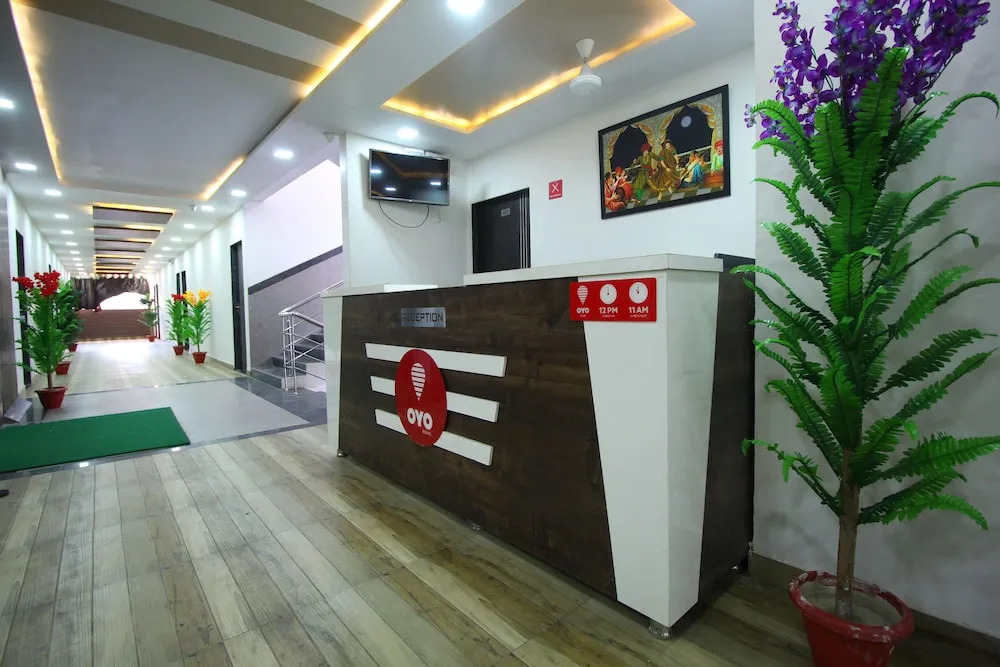 OYO 8864 Hotel Royal City