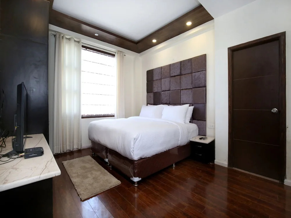OYO 9894 Home Valley View 2BHK Bharari