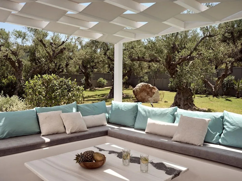 Drallos Luxury Villa - Private Heated Pool & Sleeps 15, by ZanteWize