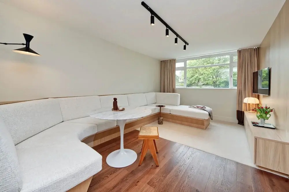 Luxury Designer Flat in Putney by Underthedoormat
