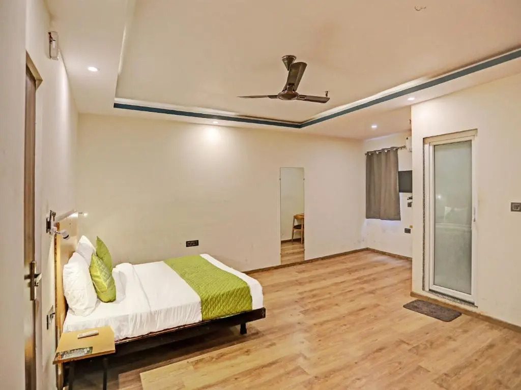Hotel Noida Grand 58