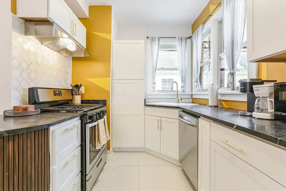 Luxury 4BR House Located 15 min to FQ and Downtown