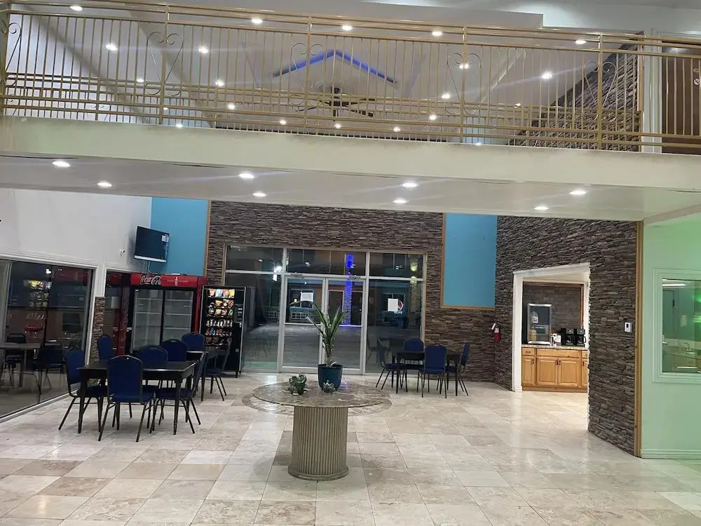 B&J HOTEL AND APARTMENTS