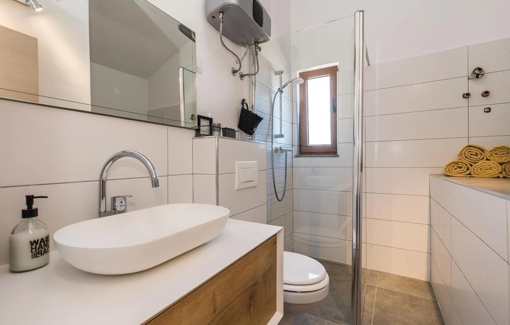 Nice Home in Zastenice With Wifi, 2 Bedrooms and Outdoor Swimming Pool