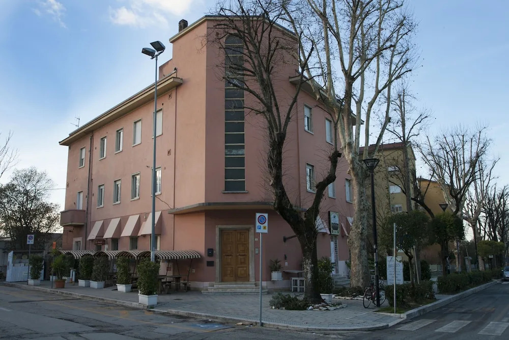Viale Mezzetti - 1.3 by Ospitaci