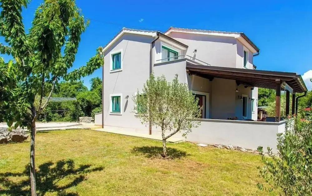 Villa Tara with beautiful heated pool by Villas Gu